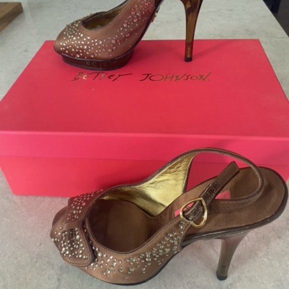 Betsey Johnson Hayden Bronze Heels Size 6 - Picture 2 of 3